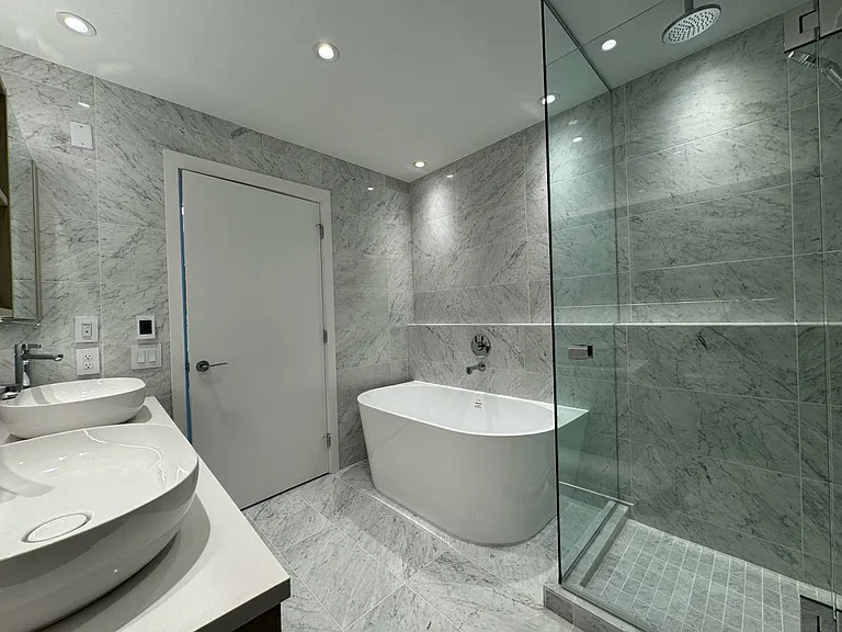 5168 Cambie St #213 — Photo 16