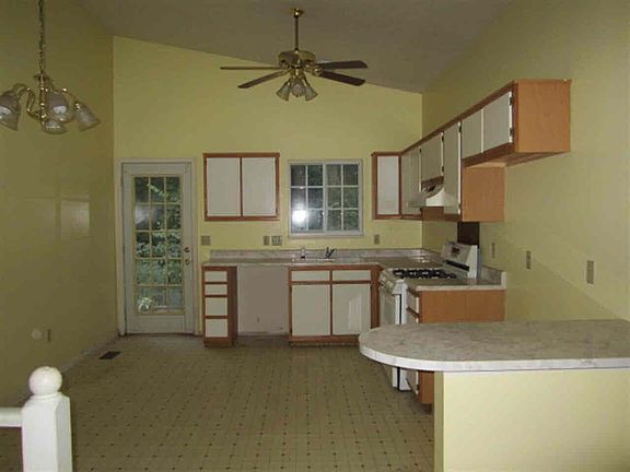 3rd image of 56942 Weymouth Ln