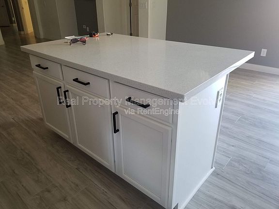 4th image of 3234 W Florimond Rd