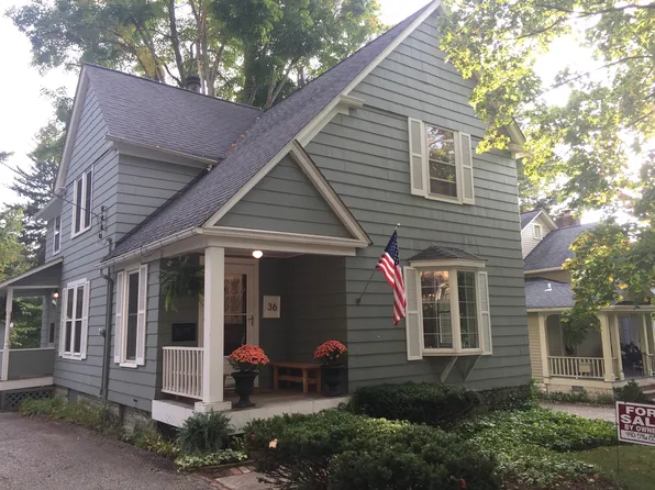 36 Bellview St, Chagrin Falls, OH 44022