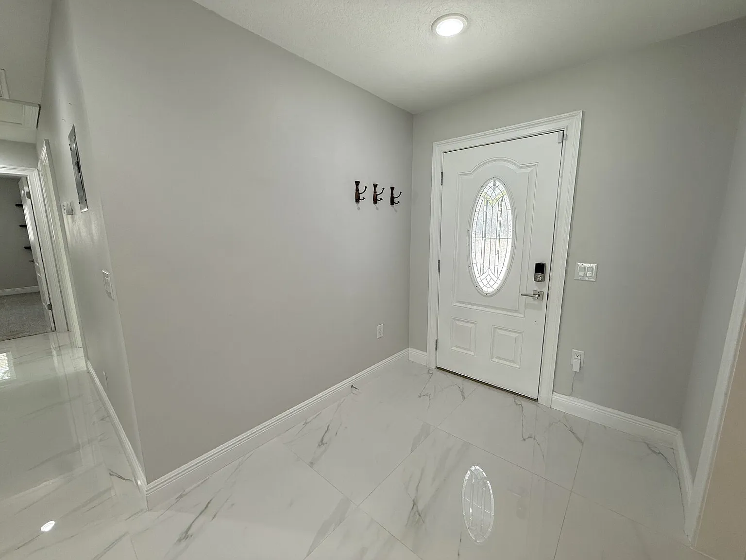 3 bed, 3.0 bath, 1905 sqft, $3,200 — Photo 4