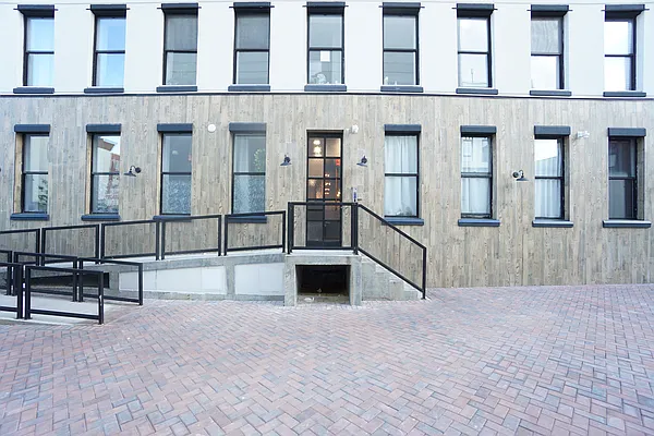 Rented by Rennit Inc. | media 40