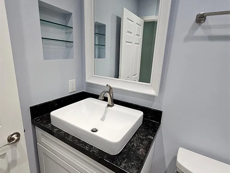 5770 Coach House Cir #F — Photo 14