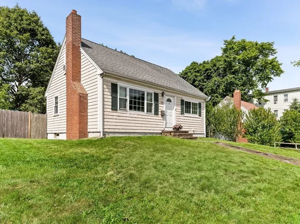 892 Crescent St, Brockton, MA 02302