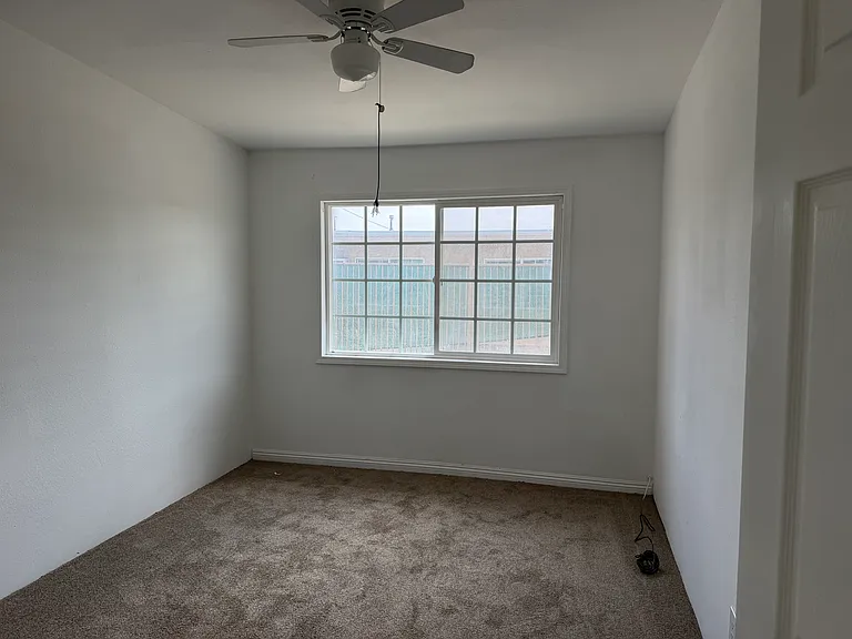 835 E Avenue Q — Photo 12