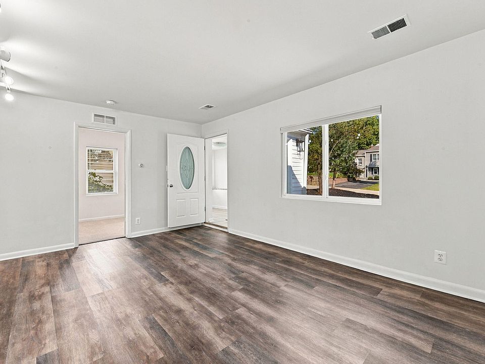 118 Dekalb St, photo 2