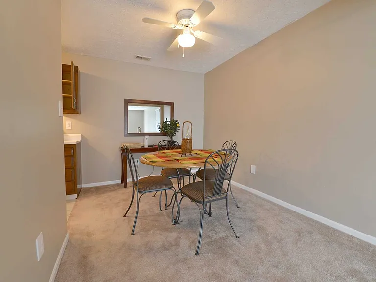 Carriage House Apartments — Photo 29