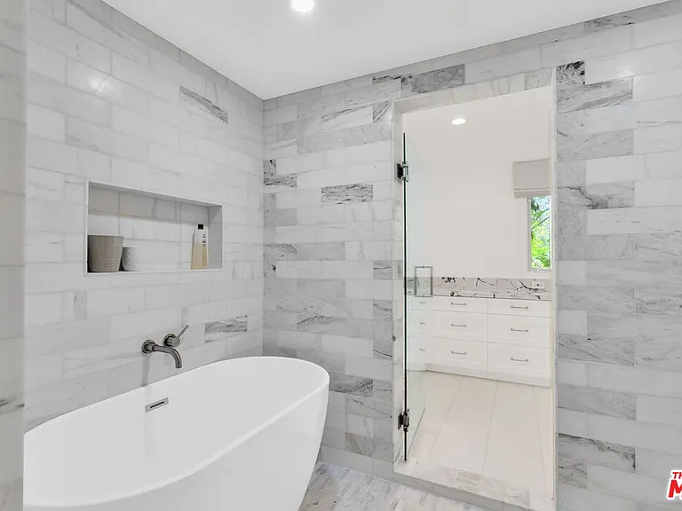 701 N Sierra Dr — Photo 7