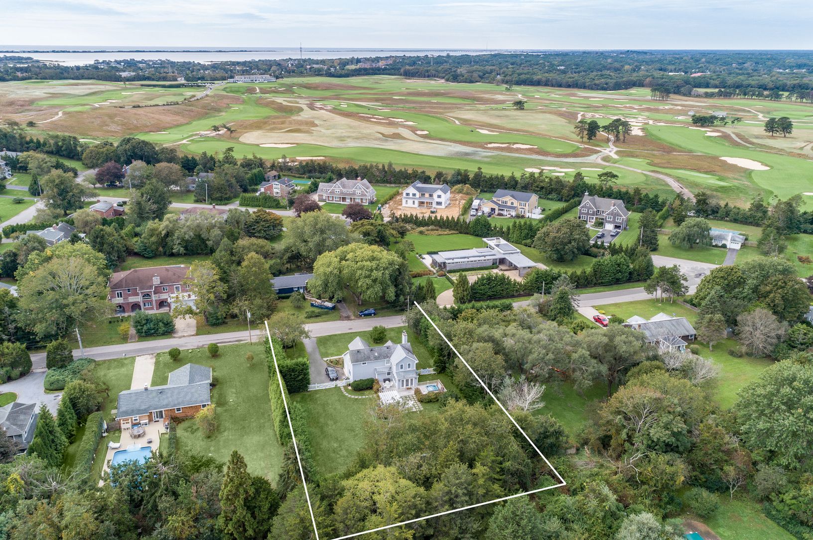 Near renowned Shinnecock Hills Golf Course