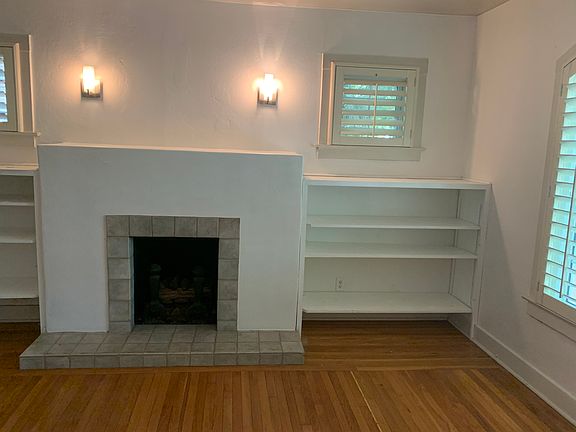 3rd image of 2621 Freeport Blvd