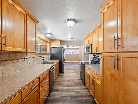 5th image of 1931 S Hartford Pl