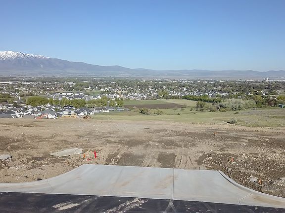 4th image of 559 N Shoreline Dr
