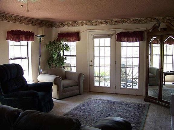 4th image of 204 Kiowa Dr E