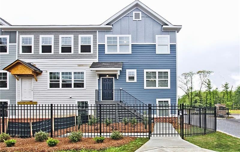 1st image of 3782 Oxford Cir #15