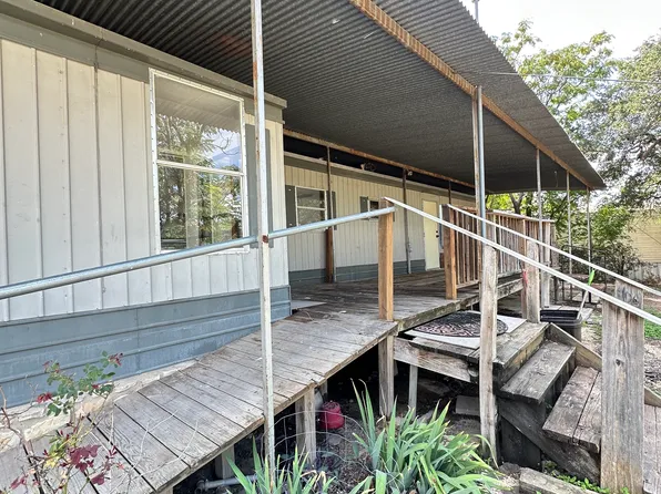 205 Wild Oak Dr, Canyon Lake, TX 78133