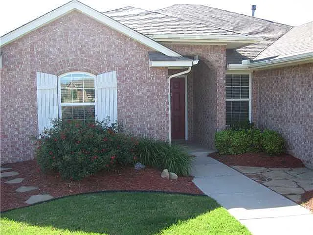 16001 Korie Dr — Photo 2