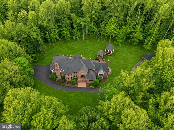 8015 Eddy Bend Trl, Fairfax Station, VA 22039