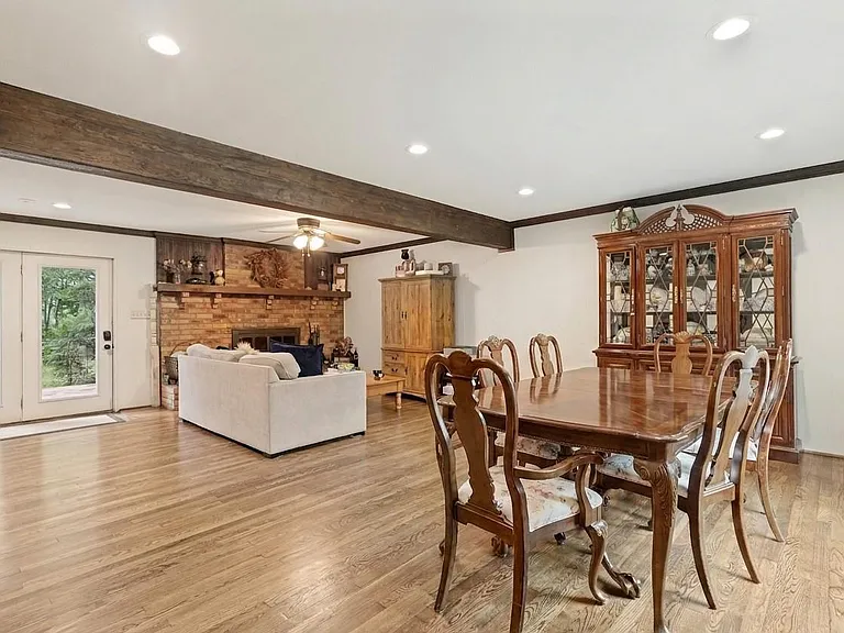 1020 Young Trl — Photo 4