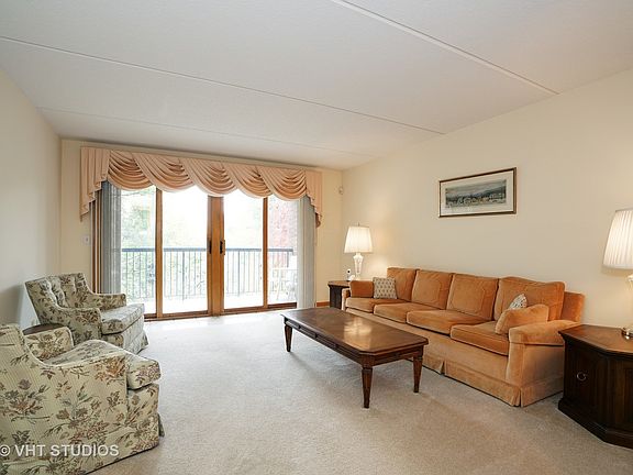 2nd image of 6701 N Milwaukee Ave APT 404