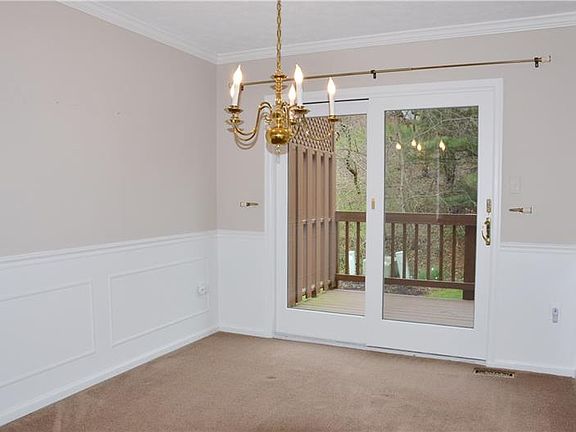 5th image of 270 Clearbrook Ct