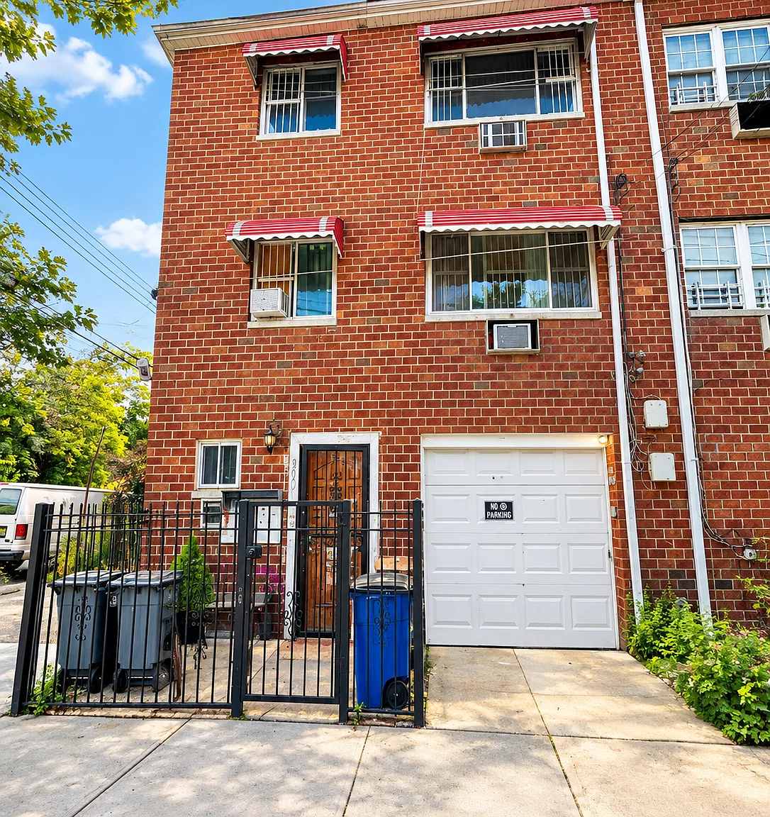 3 bed, 1012 sqft, $3,600 — Photo 1