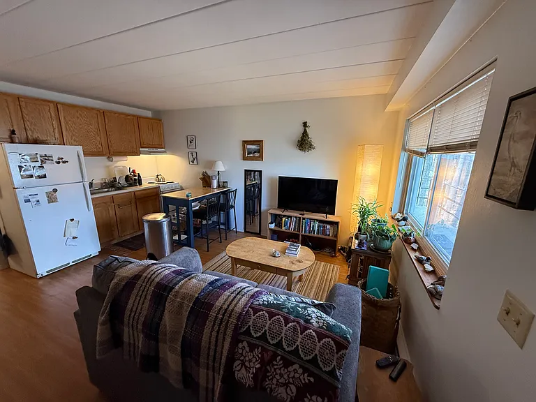 1 Maplewood Rd #204 — Photo 2