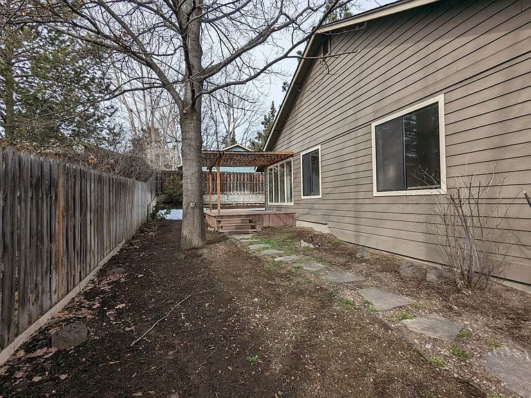 1147 NE Viking Ct — Photo 27