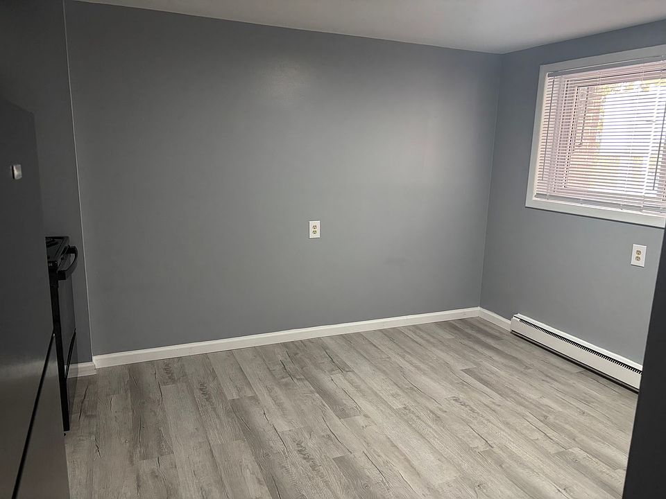 2nd image of 162 Polk St APT 2