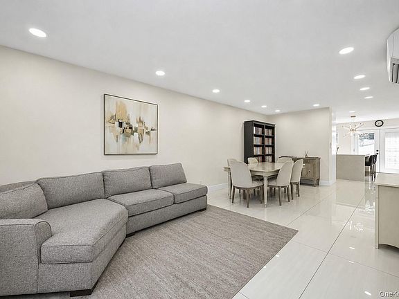 3rd image of 76-37 Vleigh Place