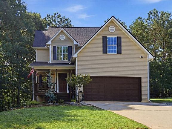 3rd image of 148 Pine Tree Ct