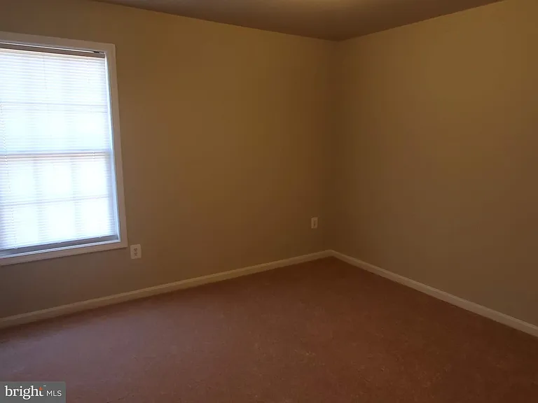 184 Aberdeen Dr — Photo 6