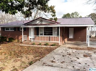 202 Lindsey Ln SW, Hartselle, AL 35640