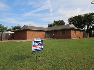 1300 Oakhurst Dr, Wichita Falls, TX 76302