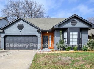 809 Headwater Dr, Arlington, TX 76015