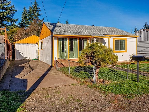 2nd image of 8715 NE Clackamas St