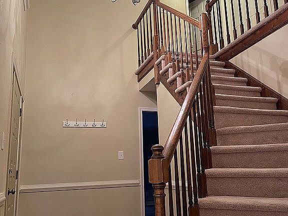 4th image of 1119 Llewellyn Ave