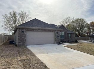 6051 W Mecklin St, Fayetteville, AR 72704