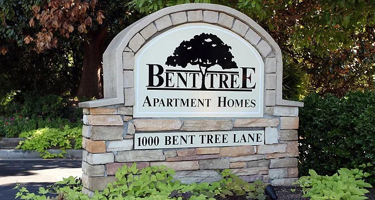 Bent Tree — Photo 1