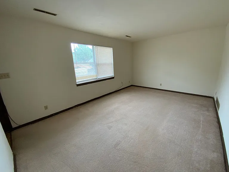 4405-4411 W Ludwick Blvd — Photo 20