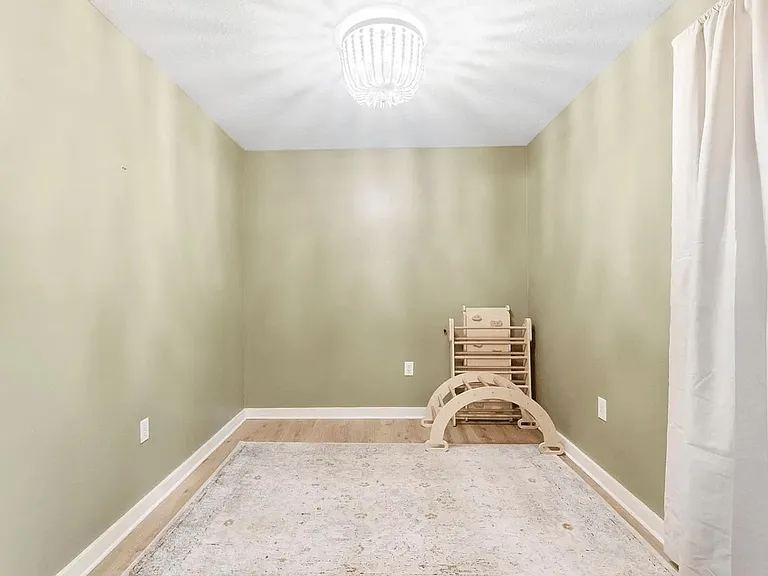 62 Sharmont Dr — Photo 16