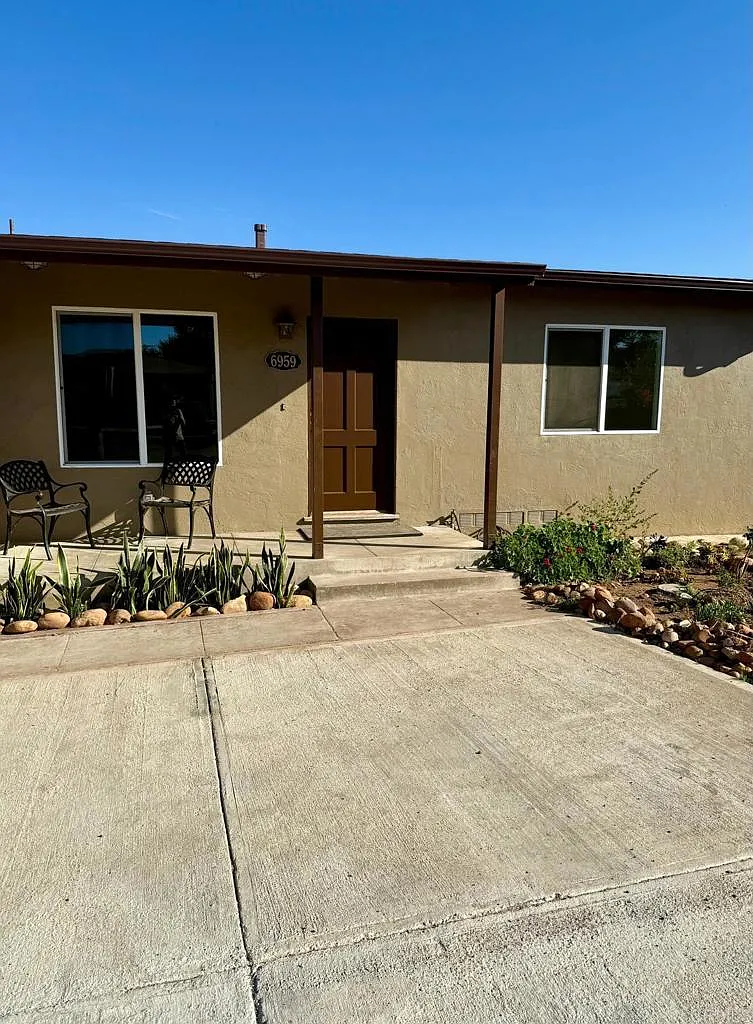4 bed, 2100 sqft, $4,495 — Photo 2