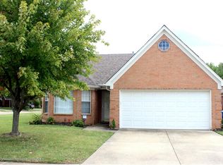 10257 Fox Chase Dr, Olive Branch, MS 38654