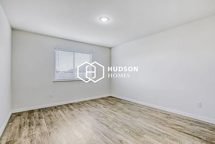 2027 Clay St — Photo 9