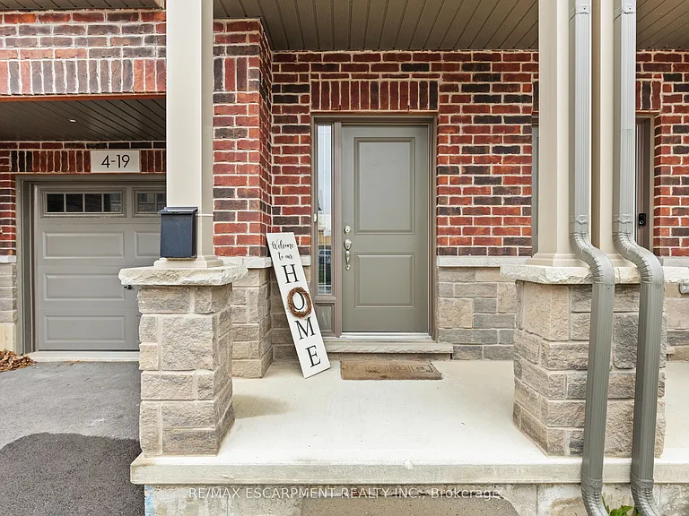 19 Picardy Dr #4 — Photo 4