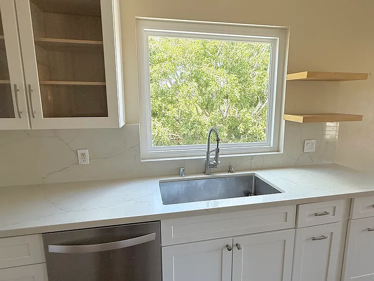 709 Bozanich Cir #B — Photo 8