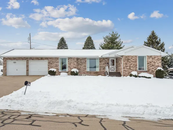 1219 4th St SW, Dyersville, IA 52040