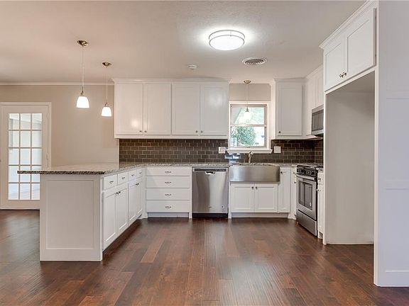 5th image of 1712 Cresthaven Dr