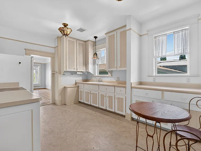 215 S Marina St — Photo 16
