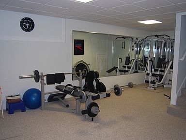 basement gym 