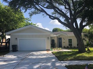 16 Gulf Ln, Galveston, TX 77550